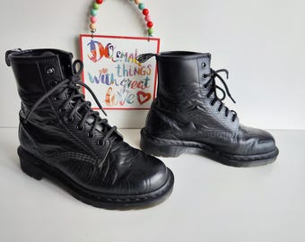 Dr Martens X Joy Division Unknow Pleasures 1460 Mono Ankle  display picture 1