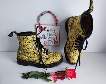 Dr Martens 1460 England vintage yellow london print boots 8 hole UK 6 EU 39 US 8