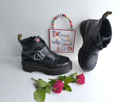 Dr. Martens 厚底ブーツ ハートジップ フリル lazyoafコラボ Dr. Martens X Lazy Oaf Devon Boots: Heart Buckle, UK6 EU39 US8 - Etsy