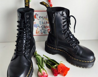 Dr Martens Jadon Stivali in pelle liscia con suola quadrupla e piattaforma alta UK4 EU37