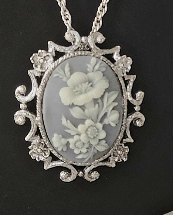 Silver Tone Vintage Floral Necklace/Brooch