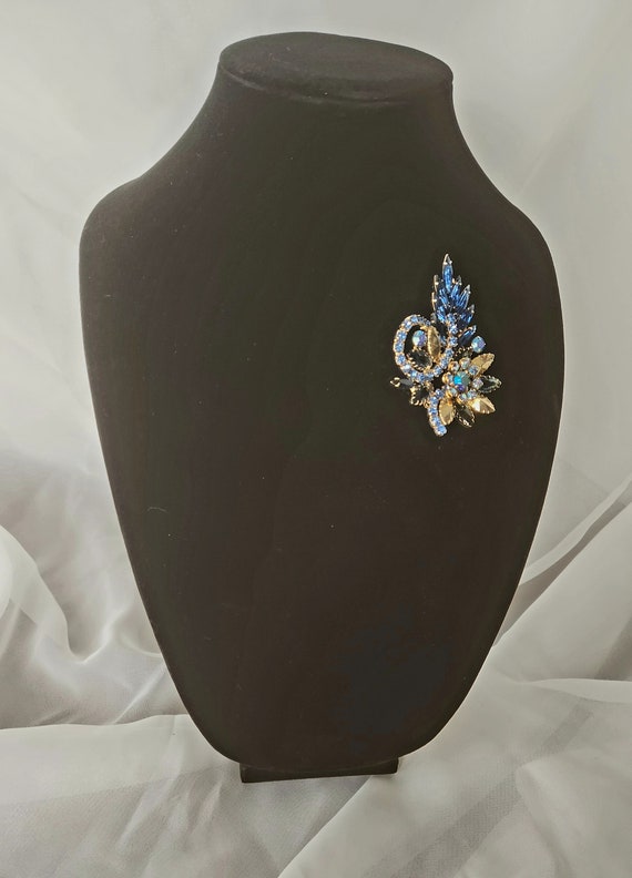 Vintage Schreiner Sapphire Blue Rhinestone Brooch - image 2