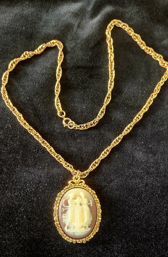 Vintage Cameo Perfume Necklace - image 4