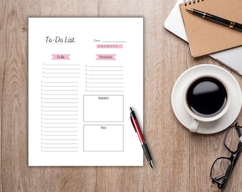 Puede incluir: Una lista de tareas imprimible con secciones para Hacer, Prioridades, Recordatorios y Notas. La lista tiene un esquema de color rosa y negro.