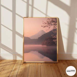 Arte giapponese Sakura – Stampa di montagna serena, estetica della natura zen, decorazione murale tranquilla, poster per la casa in colori pastello, opera d'arte per la sala di meditazione
