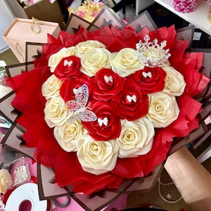 Herzförmiges Bouquet Ewige Rosen