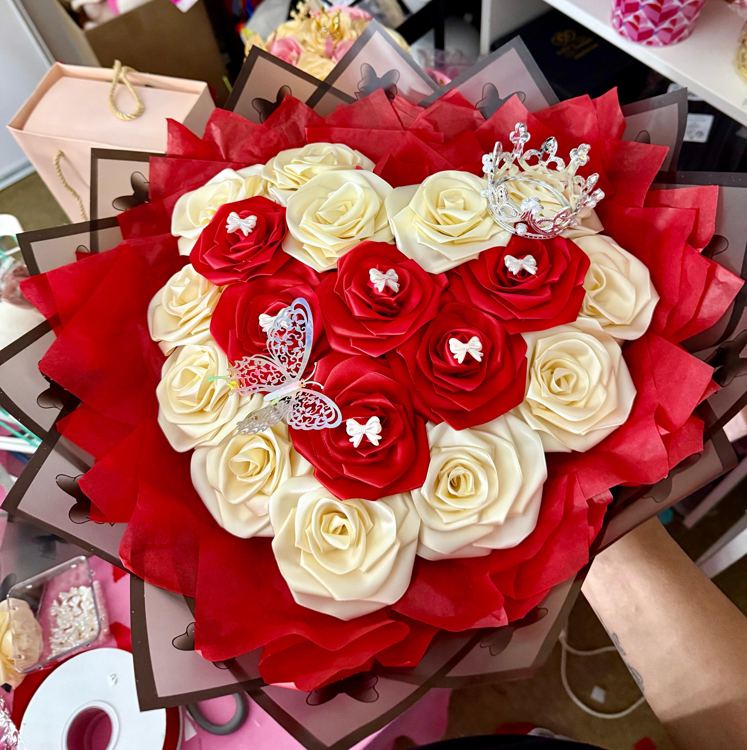 Aprende a Hacer una Flor con Corazones en Cartulina, image size:2988x3000