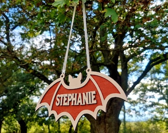 Halloween Bat Door Hanger – Wooden Boo Sign, Personalized Bat Wall Hanging, Fall Porch Decor, Spooky Custom Door Decoration