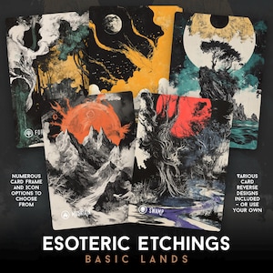 Può includere: Una collezione di carte Esoteric Etchings Basic Lands con arte paesaggistica. Le carte mostrano varie scene, tra cui montagne, paludi e foreste, con una tavolozza di colori arancione, nero e verde acqua. Il testo sulle carte include "Mountain" e "Swamp".
