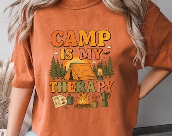 Comfort Colors® Camping Is My Therapy-shirt, grappig camping-T-shirt, Camp Lover-shirt, Camper-shirts, shirt voor campingpersoneel, T-shirts voor groepskamperen