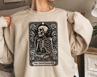 Sweat-shirt de carte de tarot Overthinker, pull professionnel Overt Thinker, sweat à capuche Witchy Overthinking Skeleton Lover, cadeau de maman d'Halloween