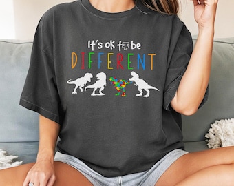 Camiseta Comfort Colors® de concienciación sobre el autismo, camiseta "Está bien ser diferente", camiseta para profesores de educación especial, regalo para mamás con autismo, regalo para profesores con autismo