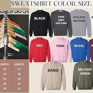 Peut inclure: Un tableau montrant les couleurs et les tailles de sweat-shirts. Les couleurs incluent le noir, le gris fonc&eacute; chin&eacute;, le chin&eacute; athl&eacute;tique, le blanc, le rouge, le rose, le bleu royal, le bordeaux, le sable et le vert militaire. Les tailles sont S, M, L, XL et 2XL. Le tableau comprend &eacute;galement les mesures de largeur et de longueur en pouces.