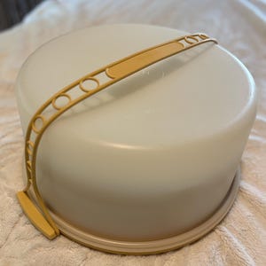 Tupperware Cake Carrier Harvest Gold W/Strap & Pie Rack - Vintage