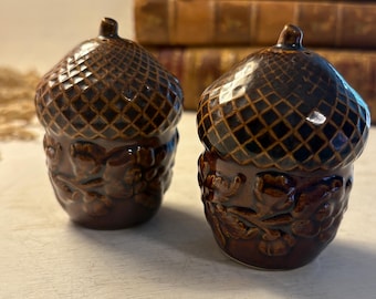 Vintage Glazed Brown Acorn Salt & Pepper Shakers Autumn/Thanksgiving/Fall
