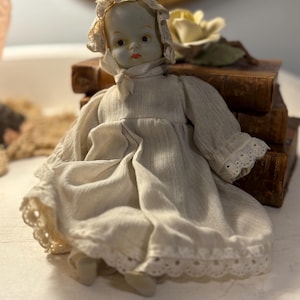 Poupée Ancienne Buste Porcelaine – Costume Traditionnel – 19 Cm – Collection