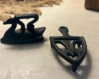 Vtg Emig Mini Gusseisen Schwan & Herz Trivet Set Puppenhaus Größe Mini USA