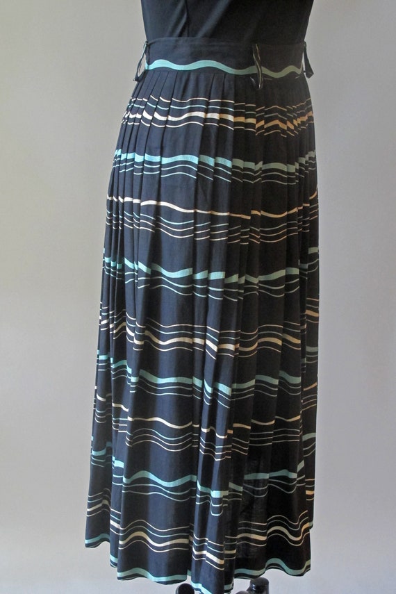 1950s Pleated Skirt Kinetic Novelty Print - image 4