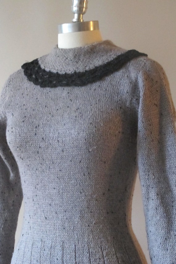 1950s Hand Knit Multi-gray Dress with Black Croch… - image 2