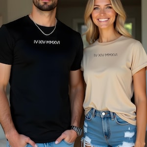 Camisetas personalizadas con números romanos, regalo para parejas a juego para mamá y papá, camiseta personalizada para la luna de miel, regalo para el día de la madre, números romanos personalizados