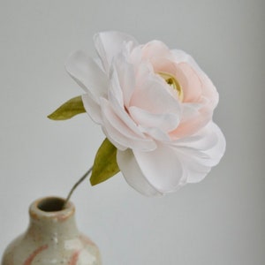 Renoncule en papier gaufré pour décoration de gâteau, décoration de gâteau de mariage, fleurs de décoration de gâteau, décoration de gâteau, fleur en papier gaufrette