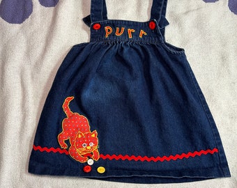 Vintage Alyssa brand size 5 dress with a cat playing with the buttons