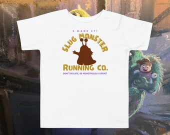 Camiseta infantil de Monsters University: Slug Monster Running Co. - Camiseta familiar de Pixar