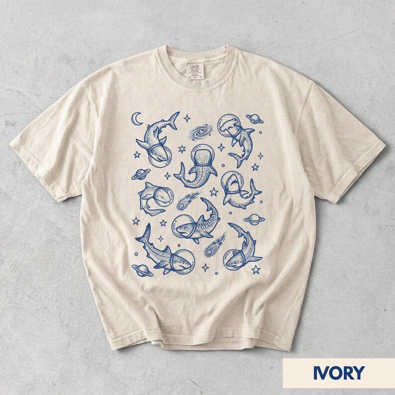 Camiseta de tiburón, camiseta divertida de tiburones, regalo para amantes de los tiburones, camiseta con estampado de animales espaciales, camiseta Comfort Colors Ivory