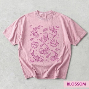 Camiseta de tiburón, camiseta divertida de tiburones, regalo para amantes de los tiburones, camiseta con estampado de animales espaciales, camiseta Comfort Colors Blossom