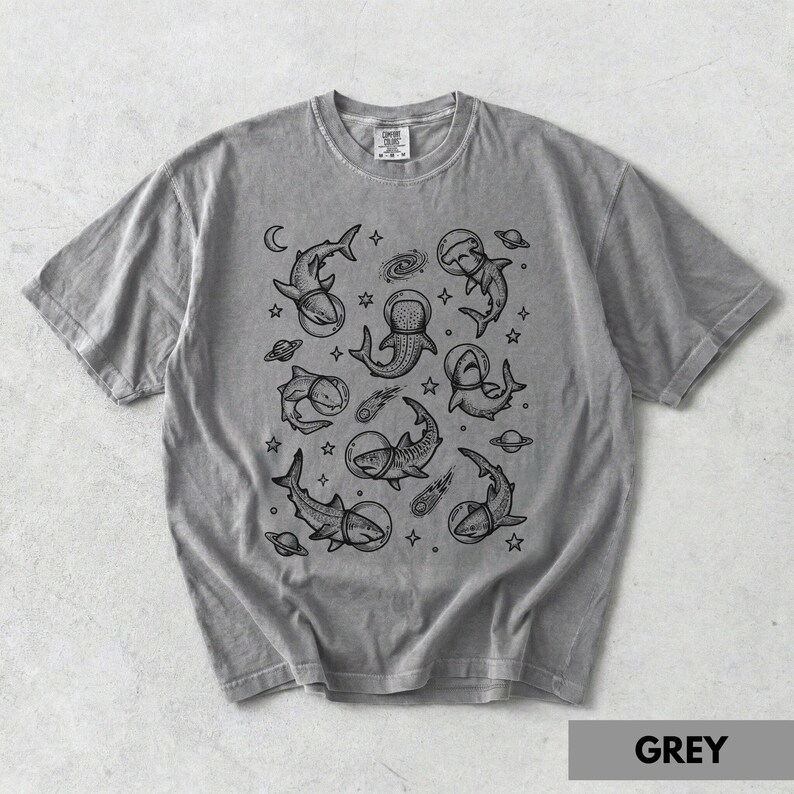 Camiseta de tiburón, camiseta divertida de tiburones, regalo para amantes de los tiburones, camiseta con estampado de animales espaciales, camiseta Comfort Colors Grey