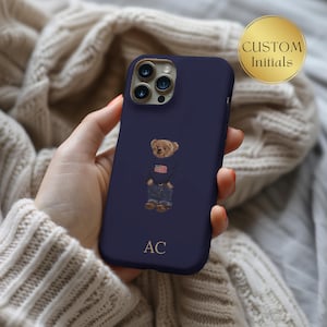 Étui pour téléphone personnalisé avec initiales, MagSafe, Polo Teddy Bear, iPhone 16, 15, 14, 13, 12, 11, X Pro Max, Classy Clean Girl Aesthetic