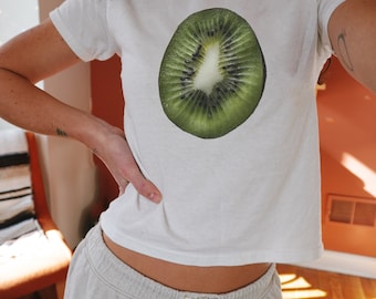 Camiseta con estampado de kiwi verde, camiseta gráfica Y2K Crop Top, camiseta estética para bebés de los años 2000 vintage, ropa de calle para hombres y mujeres, estilo de moda de moda, look de los años 90