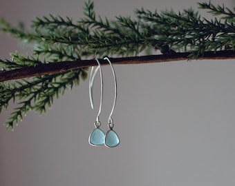 Pendientes de aro de plata de ley con calcedonia aguamarina, delicados aros abiertos con gema, joyería boho hecha a mano, regalo para ella, pendientes minimalistas
