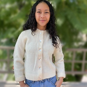 VINTAGE 100% Shetland Wool Cream Cardigan Kenwyn | Union Label | 1955-1963 Era | Original Oval Faux Mother of Pearl Buttons Off White