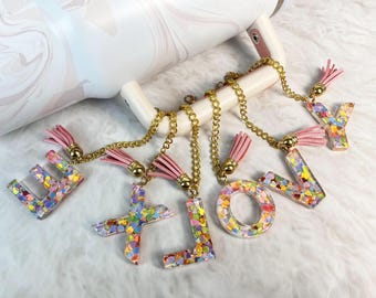Colgante con asa de lentejuelas y alfabeto personalizado de Stanley / Colgante con lentejuelas y alfabeto colorido y brillante / Regalo perfecto / Accesorios Stanley