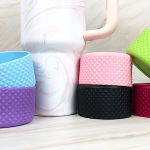 May include: Set of six colorful silicone lids with a textured diamond pattern. The lids are in shades of pink, green, black, purple, and red.