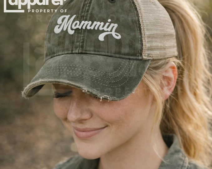 Mommin Embroidered Womens Ponytail Hat, Breathable Mesh Snapback, Mom Baseball Cap with Ponytail Opening, Cute Mom Gift