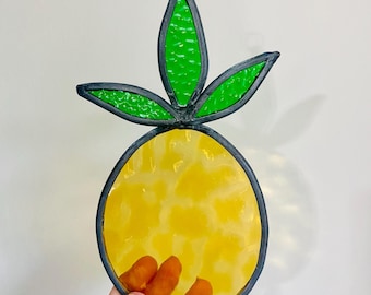 Vintage Stained Glass Pineapple Suncatcher – Tropical Window Decor