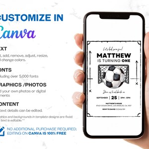 Op de afbeelding: Een digitale uitnodiging in zwart-wit voor een voetbalthema eerste verjaardag feestje. De uitnodiging toont een voetbal in een doel en de tekst "Let's kick some fun! Matthew is turning one."  Doe mee met ons om te vieren op 25 september van 15:00 tot 17:00 uur bij Matthew's House, 87421 Ocean Drive, Los Angeles, CA, 1057. RSVP naar David 0123456789.