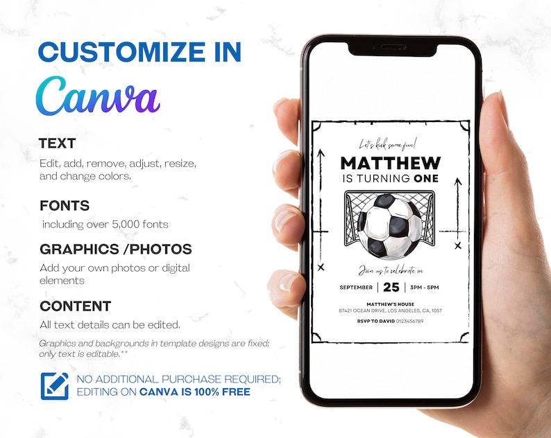 Op de afbeelding: Een digitale uitnodiging in zwart-wit voor een voetbalthema eerste verjaardag feestje. De uitnodiging toont een voetbal in een doel en de tekst "Let's kick some fun! Matthew is turning one."  Doe mee met ons om te vieren op 25 september van 15:00 tot 17:00 uur bij Matthew's House, 87421 Ocean Drive, Los Angeles, CA, 1057. RSVP naar David 0123456789.