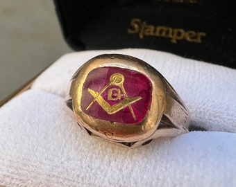 Vintage 10K & Ruby Masonic ring