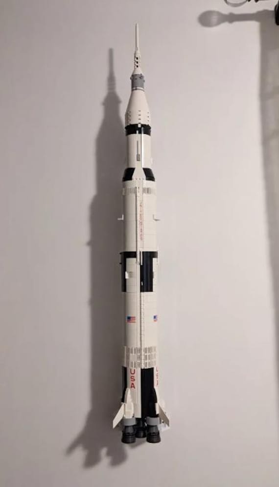 Support mural vertical pour Lego NASA Apollo Saturn V 92176 | Résistant | Montage facile | NASA | Technique | Support d'affichage Lego | Vertical |Cad