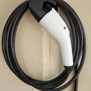 Soporte de pared para cargador EV J1772 / Fácil montaje / Diseño práctico y duradero / Ahorro de espacio