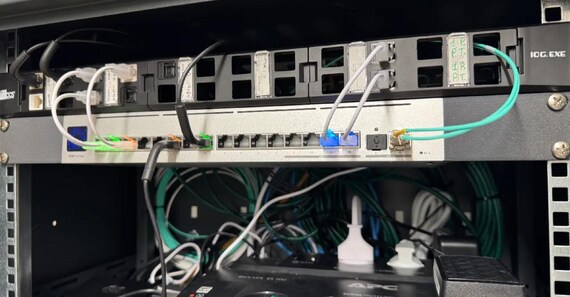 Ubiquiti Unifi USW Pro Max 16 および POE 用 19 インチ ラック