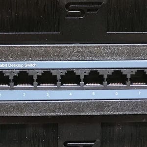 Montaje en rack de 10" para TP-Link LiteWave LS108G / TP-Link / 1U / 10 pulgadas / Seguro / Práctico / Estante / 8 puertos