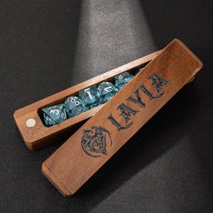 Benutzerdefinierte Name DND Harz Holzwürfelbox, Holzwürfelhalter, Gravur Name Würfel Aufbewahrungsbox, Würfeletui, Harz Würfelbox, Holzwürfel Tresor