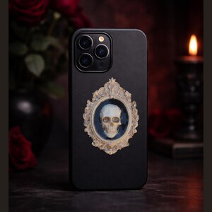 Aurelian Bone: Gilded Remains – Baroque Ivory & Gold Skull Macabre Phone Grip with Handmade Topper
