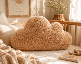 Beżowa poduszka Teddy Cloud – poduszka Boucle Sherpa do pokoju dziecięcego