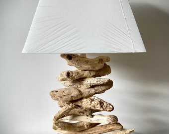 Lampe en bois flotté