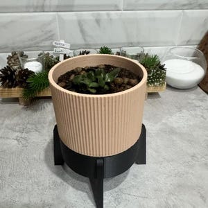 Maceta moderna acanalada para plantas de interior, maceta decorativa minimalista para el hogar, maceta cilíndrica con soporte.